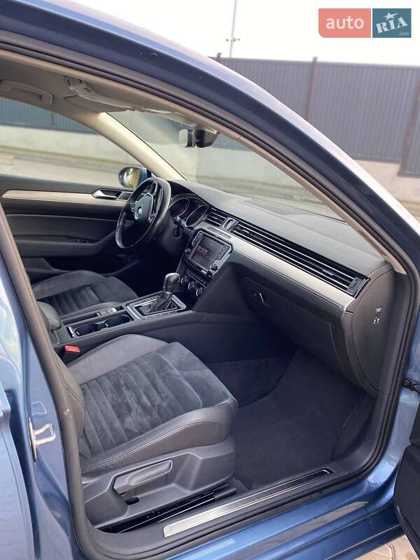 Седан Volkswagen Passat 2015 в Луцке