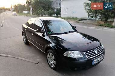 Седан Volkswagen Passat 2004 в Києві