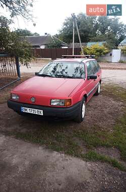 Универсал Volkswagen Passat 1990 в Киеве