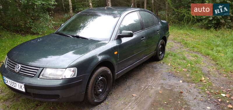 Седан Volkswagen Passat 1997 в Костополе