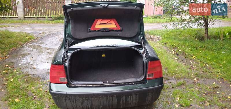 Седан Volkswagen Passat 1997 в Костополе