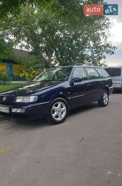 Универсал Volkswagen Passat 1995 в Тучине