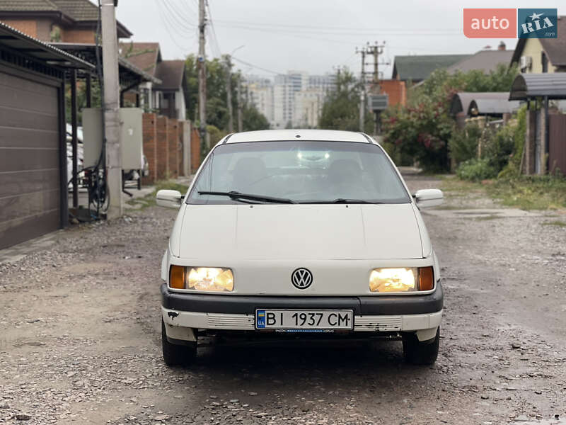 Седан Volkswagen Passat 1988 в Киеве