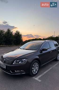 Універсал Volkswagen Passat 2012 в Вінниці