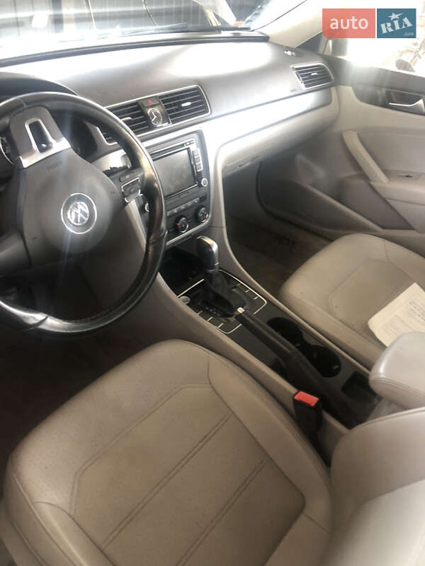 Седан Volkswagen Passat 2015 в Луцке