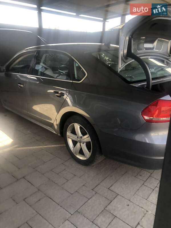 Седан Volkswagen Passat 2015 в Луцке