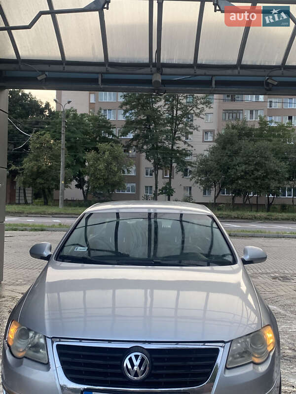 Седан Volkswagen Passat 2005 в Коломые