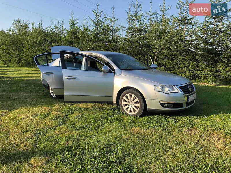 Седан Volkswagen Passat 2005 в Коломые