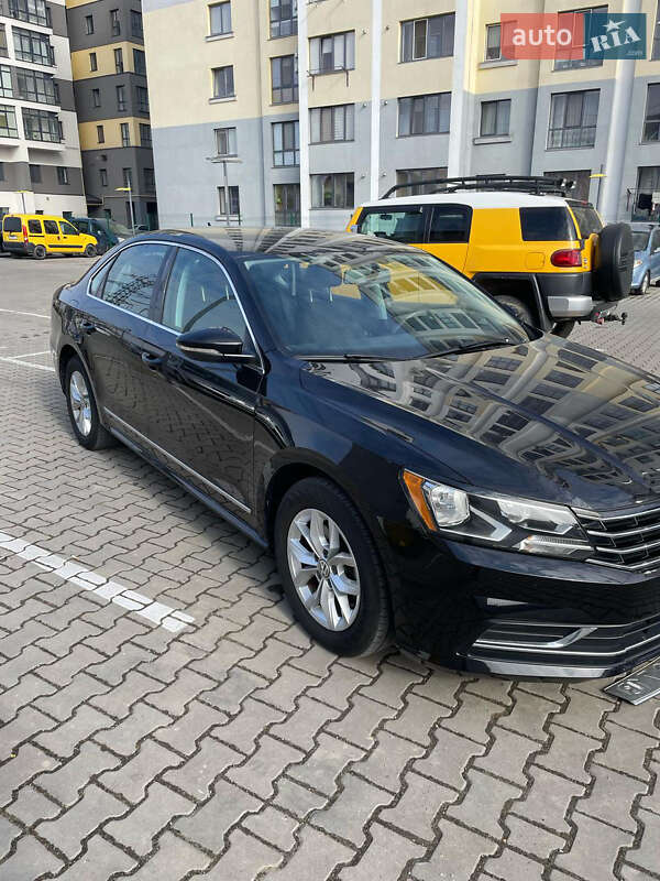 Седан Volkswagen Passat 2016 в Ивано-Франковске
