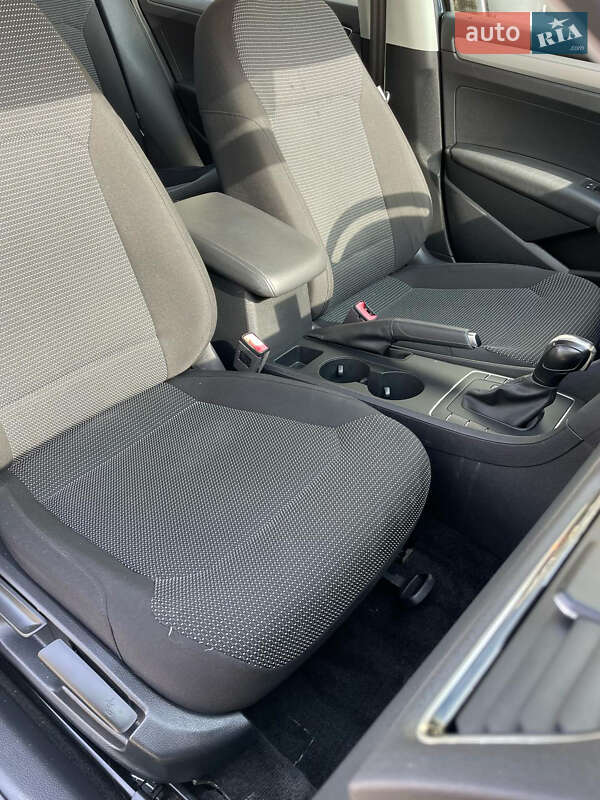 Седан Volkswagen Passat 2016 в Ивано-Франковске