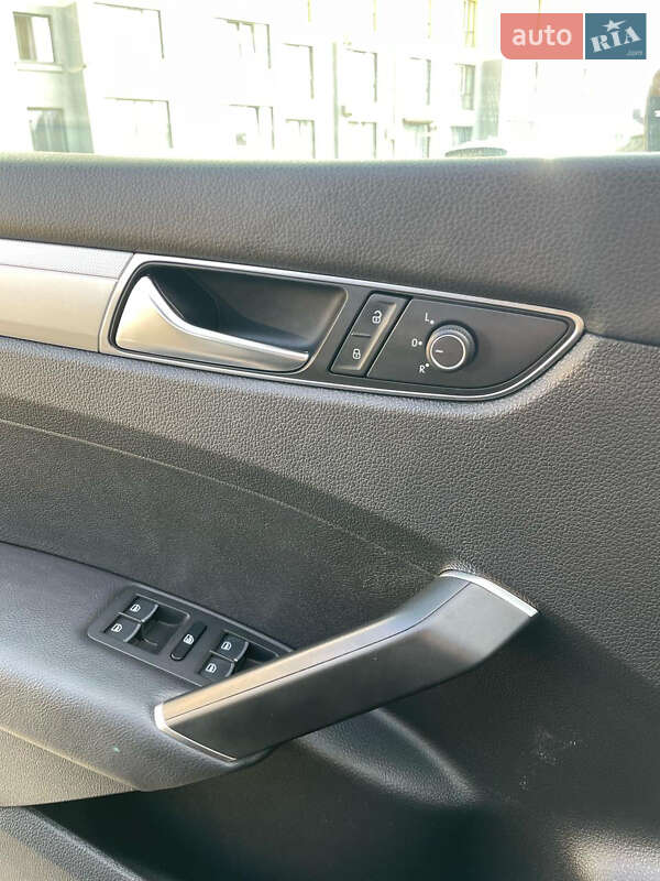Седан Volkswagen Passat 2016 в Ивано-Франковске