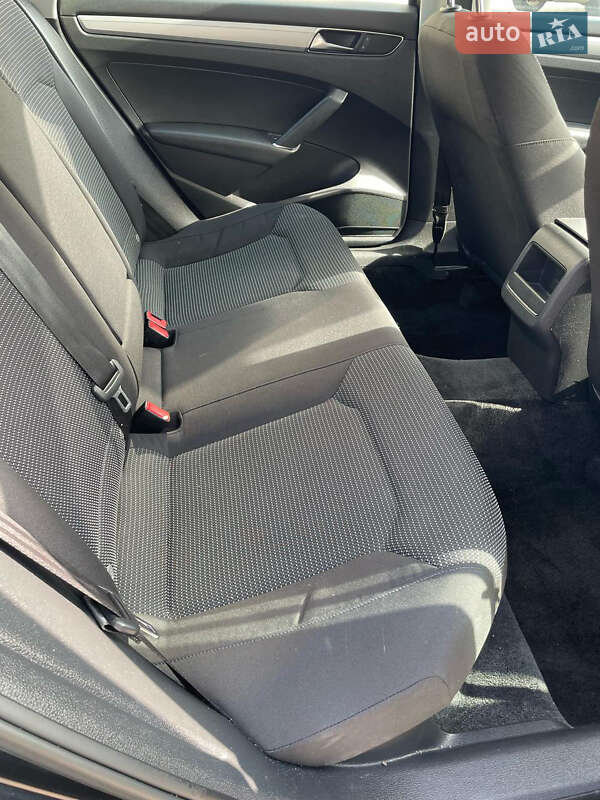 Седан Volkswagen Passat 2016 в Ивано-Франковске