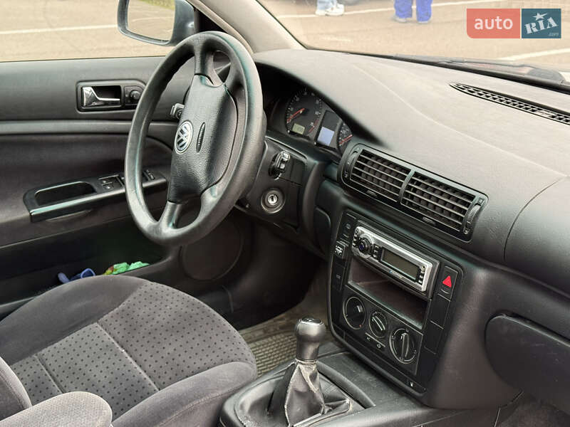 Універсал Volkswagen Passat 2000 в Рівному