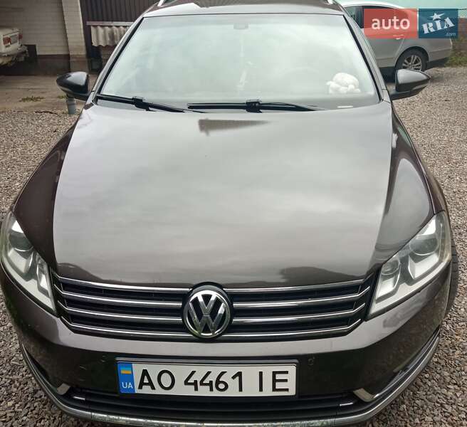 Універсал Volkswagen Passat 2012 в Хусті