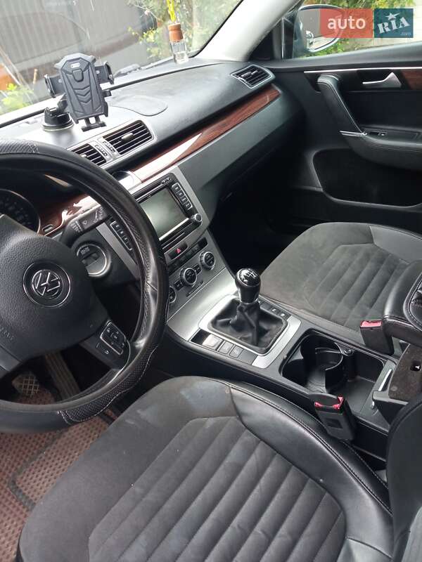 Універсал Volkswagen Passat 2012 в Хусті