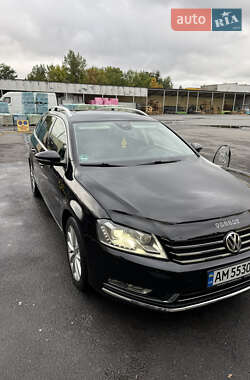 Універсал Volkswagen Passat 2013 в Житомирі