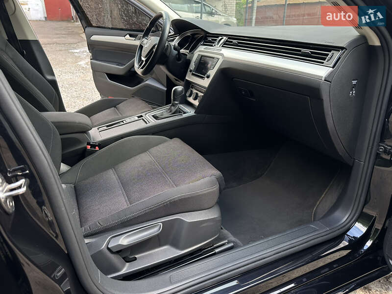 Универсал Volkswagen Passat 2016 в Житомире фото 35 Универсал Volkswagen Passat 2016 в Житомире