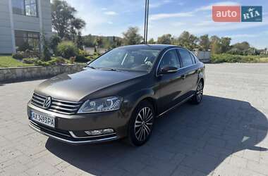 Седан Volkswagen Passat 2011 в Хусте