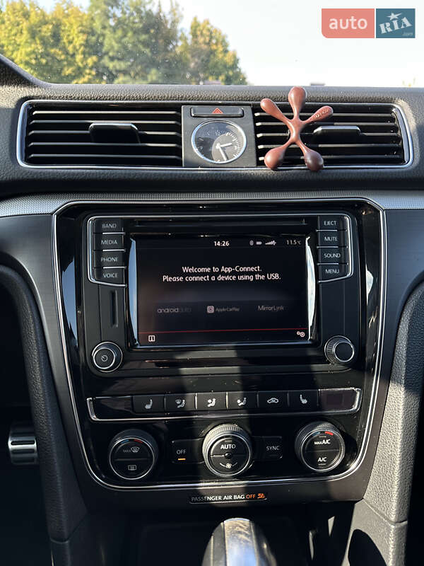 Седан Volkswagen Passat 2016 в Києві