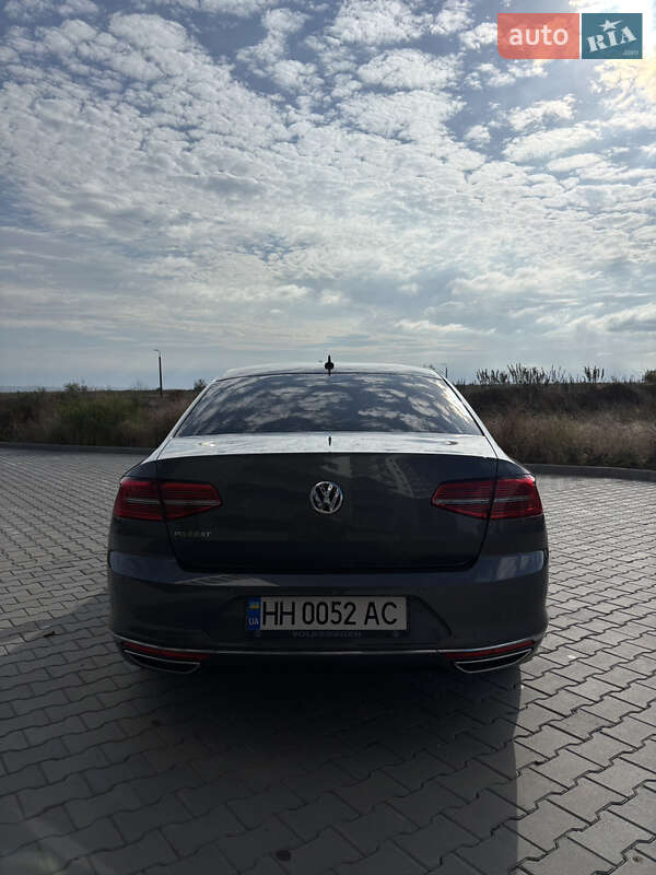 Седан Volkswagen Passat 2016 в Южном