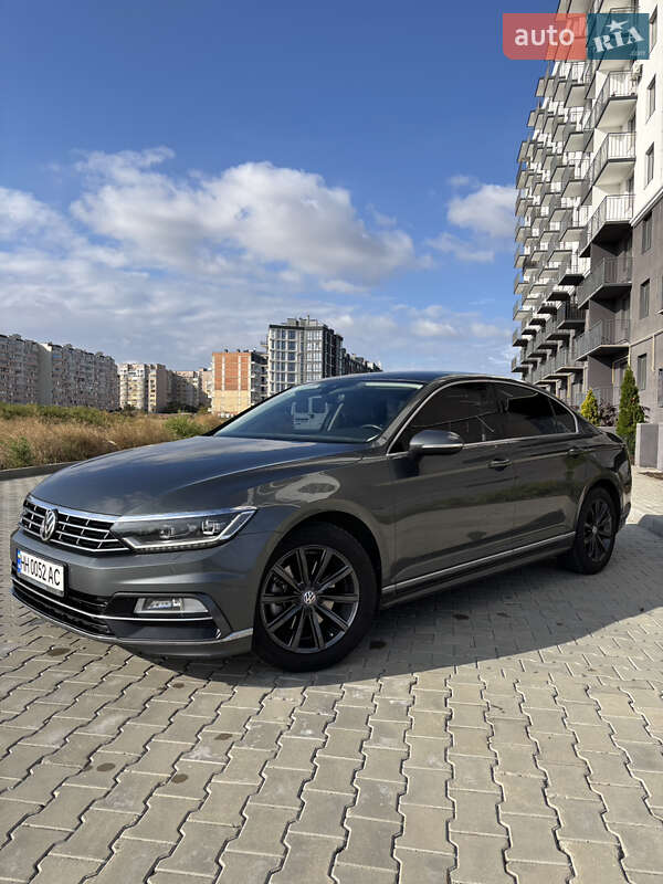 Седан Volkswagen Passat 2016 в Южном