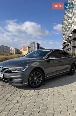 Седан Volkswagen Passat 2016 в 