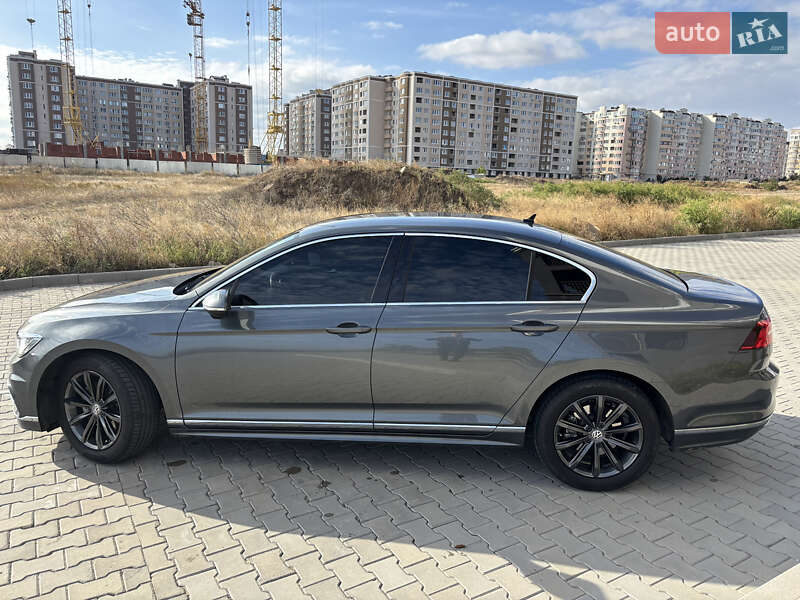 Седан Volkswagen Passat 2016 в Южном