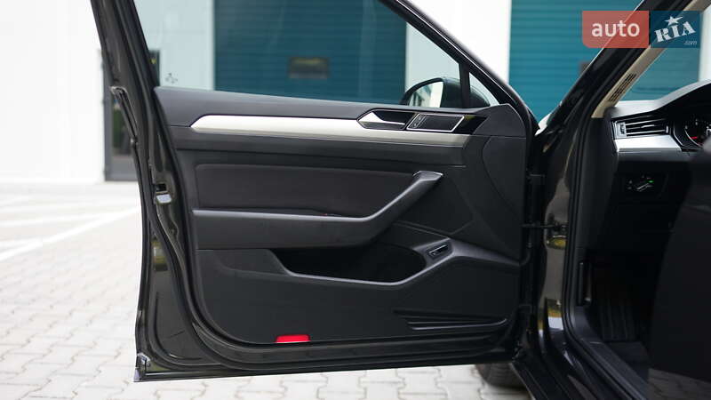 Универсал Volkswagen Passat 2017 в Львове