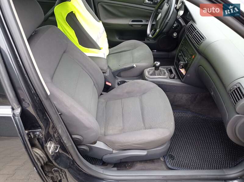 Універсал Volkswagen Passat 2004 в Чернівцях фото 36 Універсал Volkswagen Passat 2004 в Чернівцях