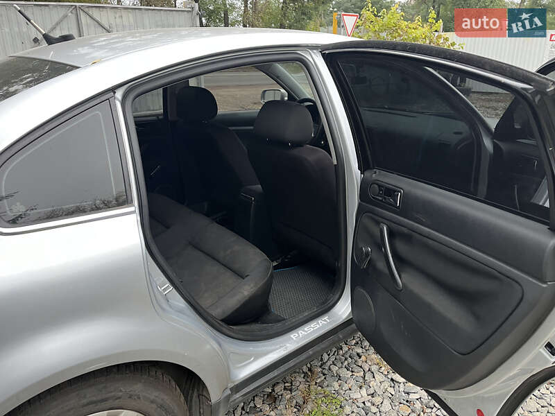 Седан Volkswagen Passat 2001 в Ирпене