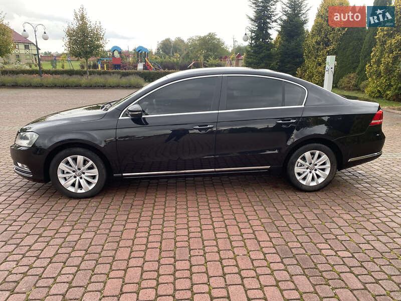 Седан Volkswagen Passat 2011 в Львове