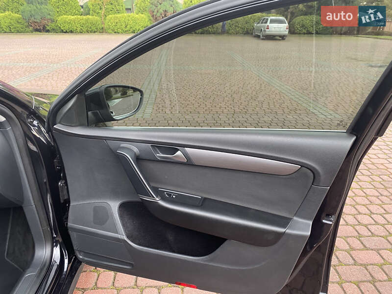 Седан Volkswagen Passat 2011 в Львове