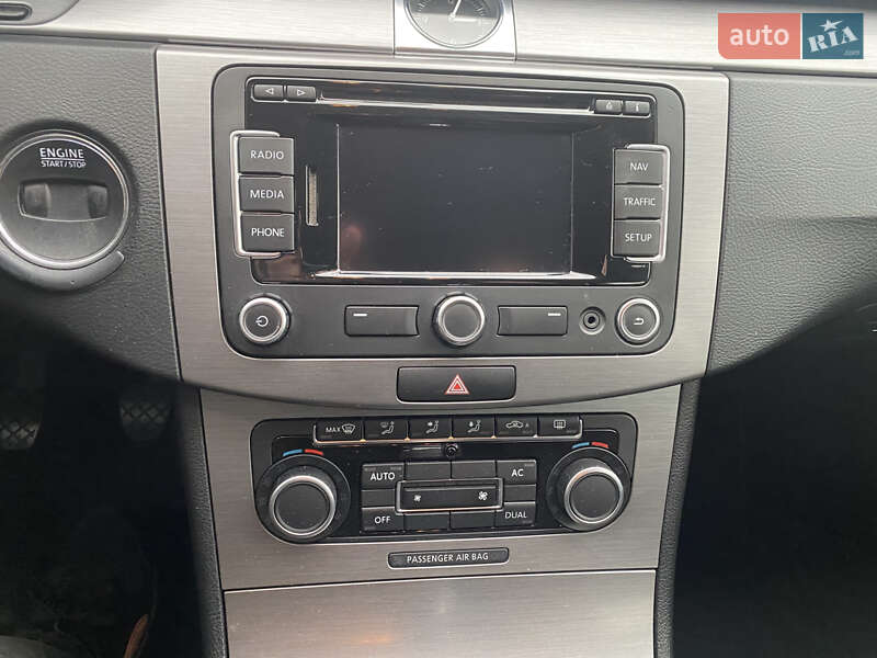 Седан Volkswagen Passat 2011 в Львове