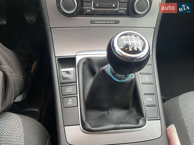 Седан Volkswagen Passat 2011 в Львове