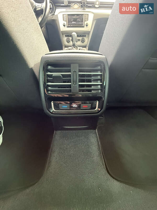 Универсал Volkswagen Passat 2015 в Хмельницком