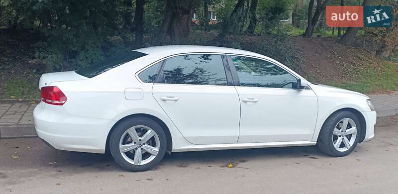 Седан Volkswagen Passat 2012 в Львове