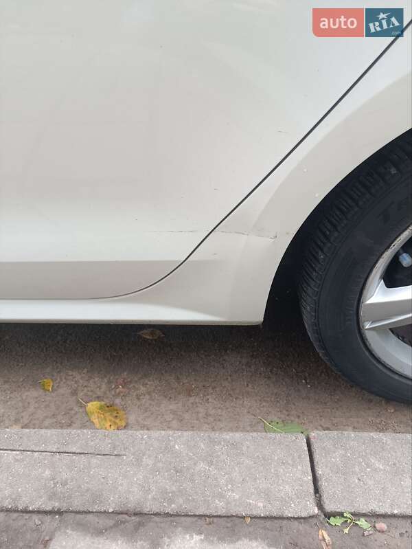 Седан Volkswagen Passat 2012 в Львове