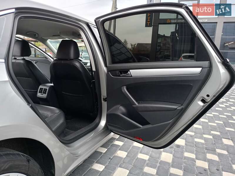 Седан Volkswagen Passat 2012 в Шепетівці