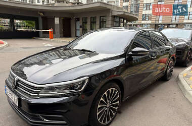 Седан Volkswagen Passat 2018 в Киеве