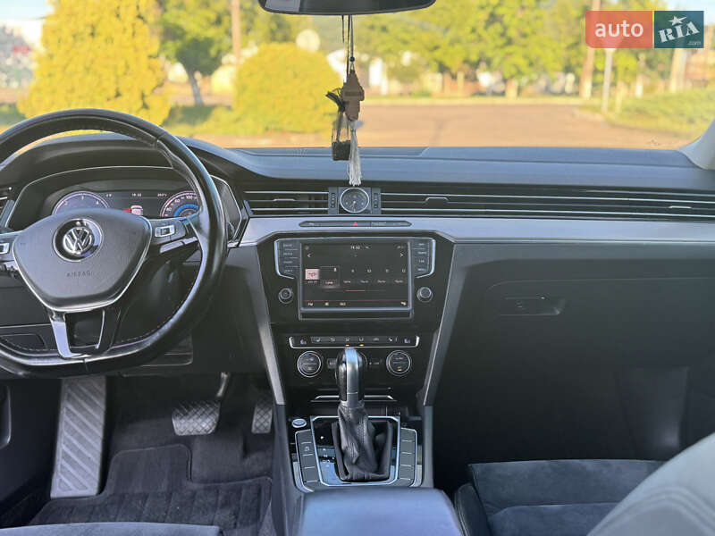 Універсал Volkswagen Passat 2015 в Виноградові фото 13 Універсал Volkswagen Passat 2015 в Виноградові