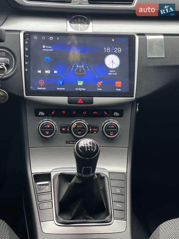 Универсал Volkswagen Passat 2013 в Киеве