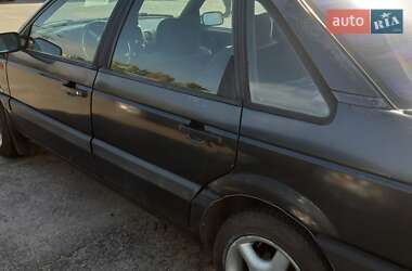Седан Volkswagen Passat 1990 в 