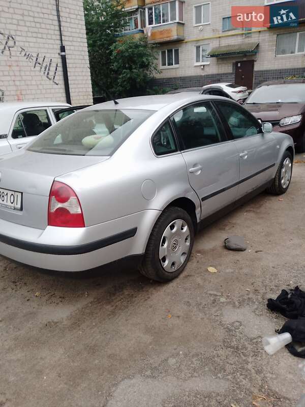 Седан Volkswagen Passat 2001 в Мироновке