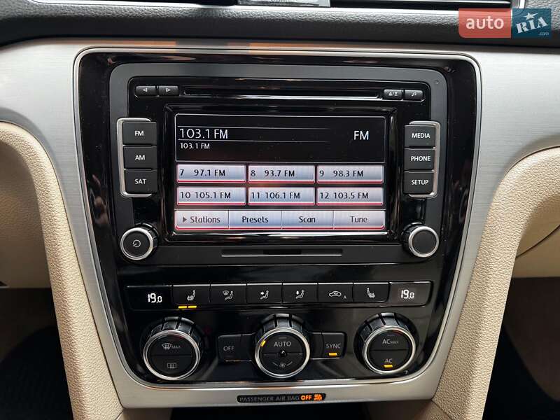 Седан Volkswagen Passat 2012 в Киеве