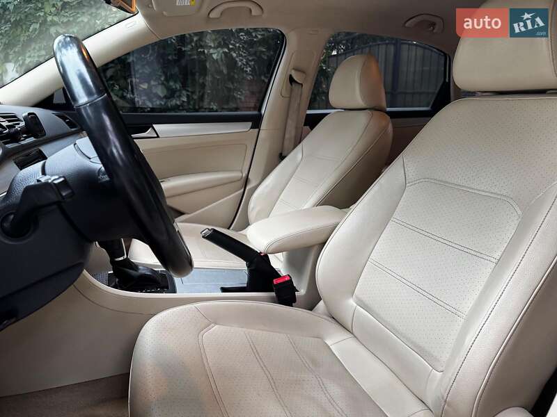 Седан Volkswagen Passat 2012 в Киеве