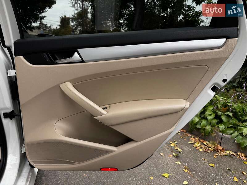 Седан Volkswagen Passat 2012 в Киеве