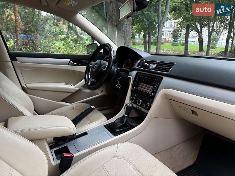 Седан Volkswagen Passat 2012 в Киеве