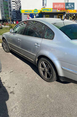 Седан Volkswagen Passat 2004 в  фото 4 Седан Volkswagen Passat 2004 в