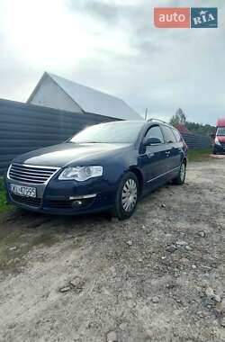 Універсал Volkswagen Passat 2006 в Рокитному
