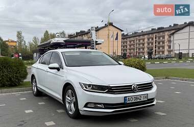 Седан Volkswagen Passat 2015 в Ужгороді